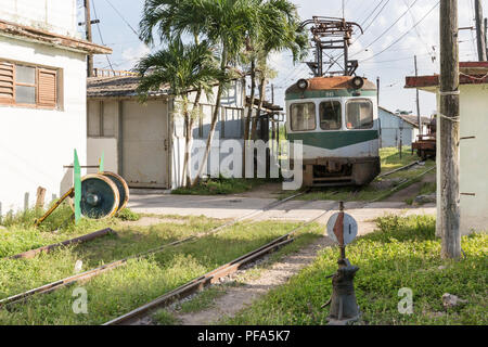 Train électrique Hershey dans Camilo Cienfuegos, l'ancienne ville de Hershey, Santa Cruz del Norte, Cuba Banque D'Images