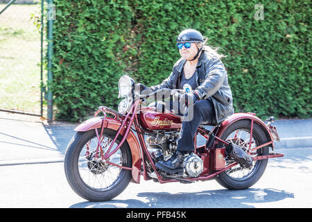 Un homme sur un oldtimer indien, Indian Scout moto République tchèque Banque D'Images