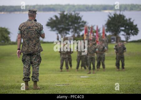 U.S. Marine Corps Brig. Le général KEVIN J. Stewart, 2e Groupe logistique maritime général commandant, prend la parole lors du 2ème MLG cérémonie de passation de commandement, le Camp Lejeune, N.C., 8 juin 2018. Au cours de la cérémonie, le Brig. Le général David W. Maxwell a quitté le commandement du 2e de MLG Stewart. Banque D'Images