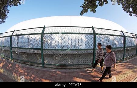 Shenzhen, Shenzhen, Chine. Août 21, 2018. Shenzhen, Chine-le-film couverts hockey stadium est en construction à Qinhuangdao, Chine du Nord, Province de Hebei. Crédit : SIPA Asie/ZUMA/Alamy Fil Live News Banque D'Images