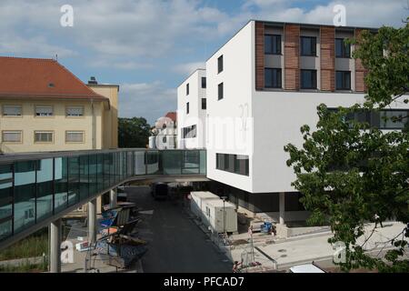 Dresde, Allemagne. 20e Août, 2018. Un nouveau bâtiment en salle d'urgence chirurgicale, d'opération et des soins intensifs de l'Hôpital Universitaire de Dresde. L'édifice de cinq étages est prévue d'être inauguré le 21 août 2018. Credit : Sebastian Kahnert/dpa-Zentralbild/dpa/Alamy Live News Banque D'Images