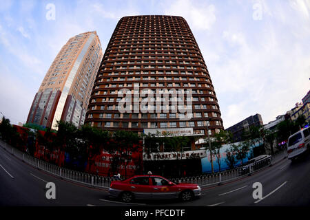 La société Shenyang Blower, la société Shenyang Blower, la Chine. Août 21, 2018. Shenyang, Chine - un bâtiment en forme de chocolat peut être vu à Shenyang, Liaoning Province du nord-est de la Chine. Crédit : SIPA Asie/ZUMA/Alamy Fil Live News Banque D'Images