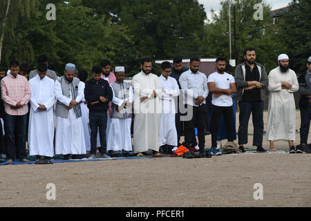 Londres, Royaume-Uni. Août 21, 2018. Quelques centaines de Musulmans consacré à célébrer l'Aïd al-Adha, à marqué à la fin du Ramadan dans le calendrier islamique au Barnard Park le 21 août 2018, Londres, Royaume-Uni. Credit Photo : Alamy/Capital Live News Banque D'Images