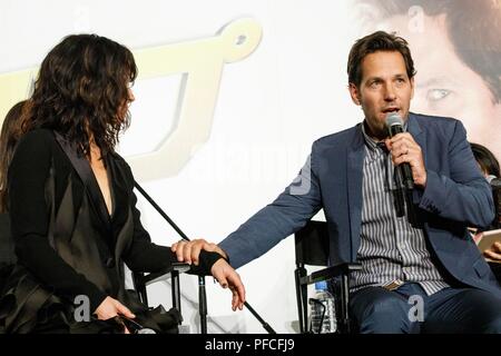 Tokyo, Japon. 21 août, 2018. (L à R) L'actrice canadienne Evangeline Lilly et acteur américain Paul Rudd parler lors d'un ventilateur spécial pour le film Ant-Man réunion et la Guêpe le 21 août 2018, Tokyo, Japon. Les acteurs qui s'est rendu au Japon pour promouvoir la suite Ant-Man qui sortira au Japon le 31 août. Credit : Rodrigo Reyes Marin/AFLO/Alamy Live News Banque D'Images
