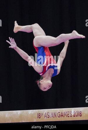 Jakarta. Août 21, 2018. Kim Jong Su de la République populaire démocratique de Corée est en concurrence au cours de sa poutre de gymnastique artistique de la concurrence les qualifications des femmes concours général individuel et au final les Jeux asiatiques 2018 à Jakarta, Indonésie le 21 août 2018. Credit : Zhu Wei/Xinhua/Alamy Live News Banque D'Images