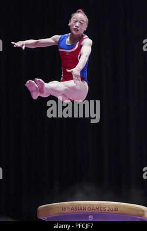 Jakarta. Août 21, 2018. Kim Jong Su de la République populaire démocratique de Corée est en concurrence au cours de sa Vault concours de gymnastique artistique les qualifications des femmes concours général individuel et au final les Jeux asiatiques 2018 à Jakarta, Indonésie le 21 août 2018. Credit : Zhu Wei/Xinhua/Alamy Live News Banque D'Images