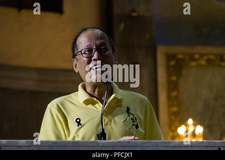 Aux Philippines. Août 21, 2018. L'ancien président Benigno Aquino III s'adresse à ses partisans au cours de la messe commémorant le 35ème anniversaire de l'assassinat de son père. ''Benigno Aquino Jr. Ninoy'' a été assassiné le 21 août 1983 en descendant l'escalier d'un avion à l'Aéroport International de Manille. Crédit : J Gerard Seguia/ZUMA/Alamy Fil Live News Banque D'Images