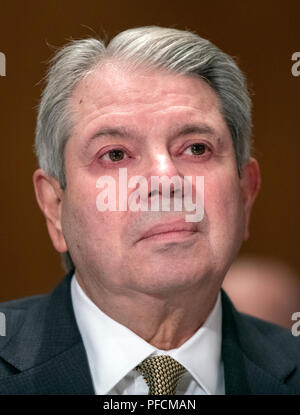 Eugene L. Dodaro, Contrôleur général des États-Unis, US Government Accountability Office, témoigne devant le comité du Sénat des États-Unis sur la sécurité intérieure et les affaires gouvernementales au cours d'une audition intitulée "Examen de la CMS Les efforts de lutte contre la fraude Medicaid et les paiements en trop" sur la colline du Capitole à Washington, DC le mardi 21 août, 2018. Credit : Ron Sachs/CNP /MediaPunch Banque D'Images