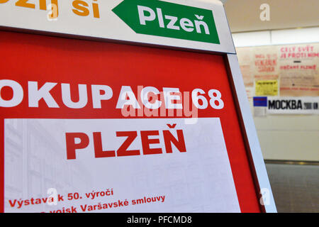 Pilsen, République tchèque. Août 21, 2018. Une exposition de photos de l'invasion du Pacte de Varsovie en août 1968 en Tchécoslovaquie a été ouverte à Pilsen, République tchèque, le 21 août 2018, à l'occasion du 50e anniversaire de l'invasion. Photo : CTK Miroslav Chaloupka/Photo/Alamy Live News Banque D'Images