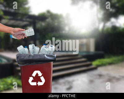 Recyclables verre plastique plastique composé d'épargne Environnement Réduire Junk Banque D'Images