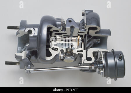 Sectioned à partir d'un turbocompresseur moderne moteur voiture montrant le fonctionnement interne. Banque D'Images