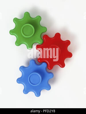 3 cogwheeels en plastique emboîtables, vert, rouge et bleu, Close up Banque D'Images