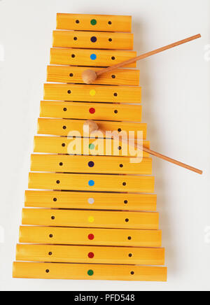 Xylophone en bois avec des marteaux, Close up. Banque D'Images