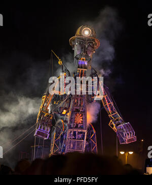 Spectacle de marionnettes à moteur Man Tavistock célébrant l'étain et l'extraction du charbon en Grande-Bretagne Banque D'Images