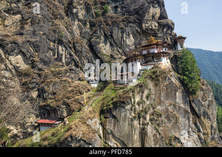 Taktshang monastère, Bhoutan - tigres monastère nid aussi Palphug Taktsang monastère. Situé dans la falaise de la partie supérieure de la vallée de Paro, dans Bhu Banque D'Images