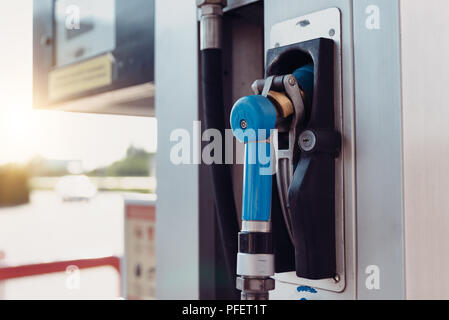 Station GPL, gaz de pétrole liquéfié près de la pompe Banque D'Images