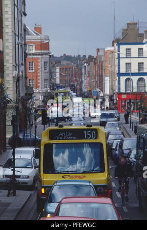 L'Irlande, Dublin, rue Parlement vu de l'Hôtel de Ville. Banque D'Images