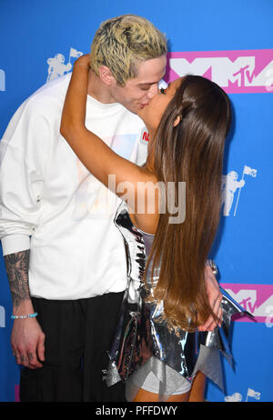 Ariana Grande et Pete Davidson participant à la 2018 MTV Video Music Awards qui a eu lieu au Radio City Music Hall à Los Angeles, USA. Photo date : lundi 20 août 2018. Voir Histoire PA D'ATTÉNUATION SHOWBIZ. Crédit photo doit se lire : PA/PA Wire Banque D'Images