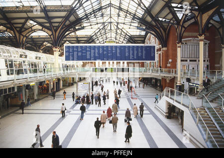 L'Europe, Grande-Bretagne, Angleterre, Londres, Londres, Liverpool Street Station, hall de gare Banque D'Images