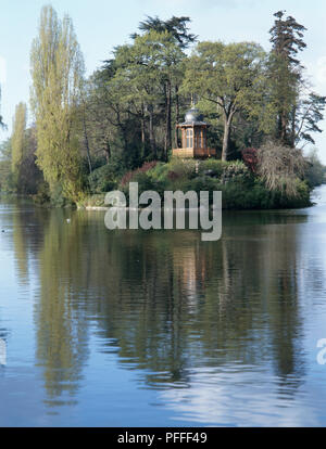 France, Paris, Bois de Boulogne, vue sur le lac vers island Banque D'Images