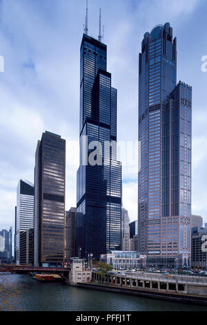 La Sears Tower, ouvert en 1974, devenant le plus haut bâtiment du monde en juin 2000 lorsqu'une extension de 6,7 m a été ajouté à l'une des deux antennes de radiodiffusion de la tour. Banque D'Images