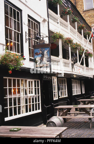 L'Angleterre, Londres, Southwark, façade de la George Inn, vue de côté. Banque D'Images