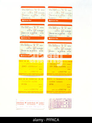 Collection de tickets de transports en commun de Londres, y compris les tickets de bus et billets de train Banque D'Images