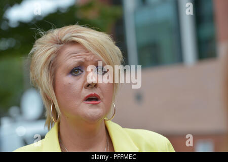 Louise Brookes, soeur de victime Andrew Brookes, s'adresse aux journalistes à l'extérieur de Preston Crown Court après des accusations d'inconduite contre Sir Norman Bettison après la catastrophe Hillsborough ont été abandonnées. Banque D'Images