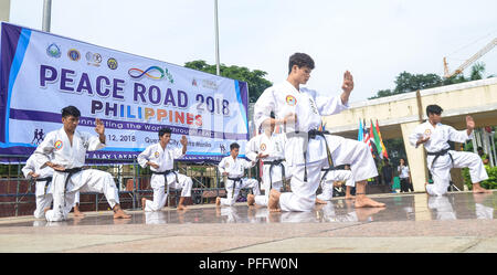 Quezon City, Philippines. 20e Août, 2018. Le MOO n'Tongil group a présenté une démonstration réelle dans le domaine des arts martiaux pendant la marche pour la paix 2018. Crédit : Robert Oswald Alfiler/Pacific Press/Alamy Live News Banque D'Images