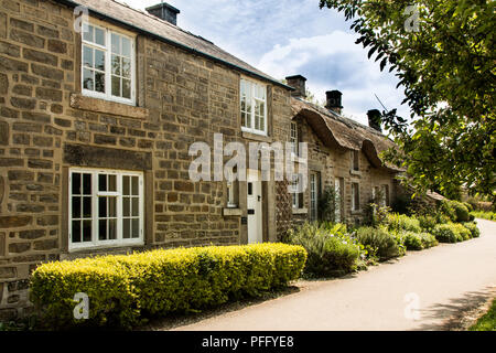 Stone cottages Bakewell, petite ville sur la rivière Wye, Derbyshire Dales dans le Peak District, England, UK, célèbre pour le pudding Bakewell Banque D'Images