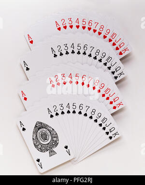 Quatre paquets de cartes distribués en forme d'éventail, Close up. Banque D'Images