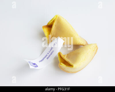 Deux biscuits et un morceau de papier avec un message sur elle Banque D'Images