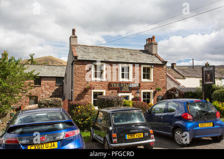 The Stag Inn, dans le village rural de Cawdor dans l'Eden Valley, Cumbria, Royaume-Uni. Banque D'Images