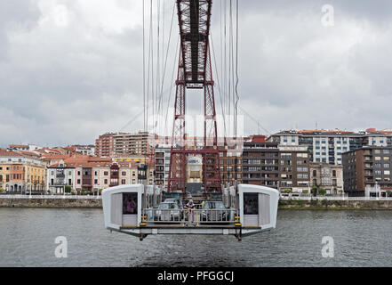Le pont suspendu de Biscaye (Puente de Vizcaya) entre getxo et portugalete sur la ria de Bilbao. Banque D'Images