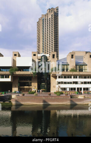 La Grande-Bretagne, l'Angleterre, Londres, Barbican Centre extérieur. Banque D'Images