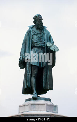 Italie, Vénétie, Pieve di Cadore, statue en bronze de Titien Banque D'Images