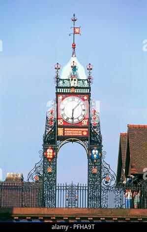 La Grande-Bretagne, l'Angleterre, Cheshire, Chester, Eastgate, Eastgate Clock, horloge en fer forgé, 1897 Banque D'Images