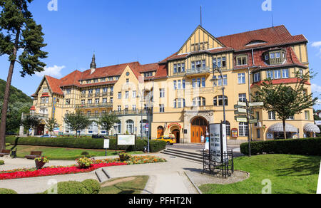 Kudowa Zdroj en basse Silésie polonaise, de la vallée de Klodzko - Sanatorium Historique bâtiment Polonia dans parc Spa Banque D'Images