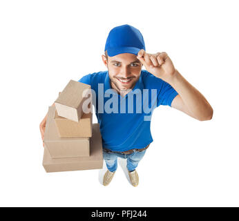 Fish Eye shot of delivery man toucher son chapeau en guise de salutation isolé sur fond blanc Banque D'Images