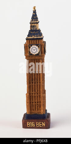 La Grande-Bretagne, l'Angleterre, Londres, statue en plastique miniature de Big Ben. Banque D'Images
