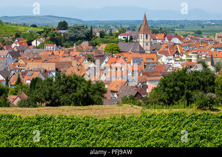 Voir plus de Endingen am Kaiserstuhl entouré de vignobles , Allemagne. Banque D'Images