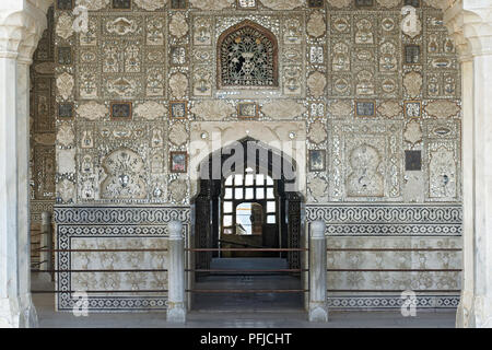 L'Inde, Rajasthan, Fort Amber, l'entrée voûtée en montrant des marblework arcade Banque D'Images