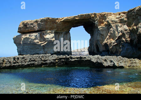 Fenêtre bleu à Malte, sur la mer Banque D'Images