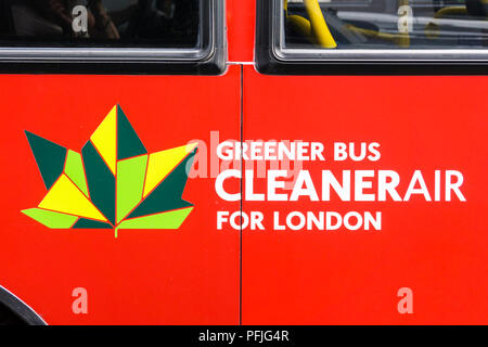 Inscrivez-vous sur une nouvelle réunion London bus les plus hauts standards d'émissions Euro VI dans la zone d'autobus à faible émission entre Brixton Road et Streatham High Road. Banque D'Images