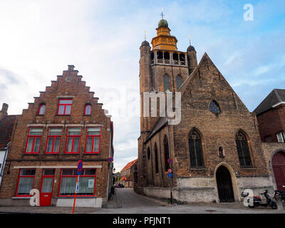 L'Église de Jérusalem (Jeruzalemkerk) à Bruges est une chapelle construite en 1428 et inspirée du Saint Sépulcre de Jérusalem et connu pour ses décorations macabres - Bruges, Belgique Banque D'Images