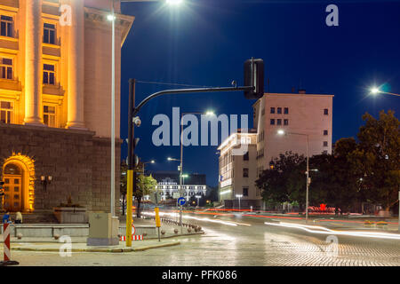 SOFIA, BULGARIE - 21 juillet 2017 : la nuit photo de la construction de la Banque nationale bulgare en ville de Sofia, Bulgarie Banque D'Images