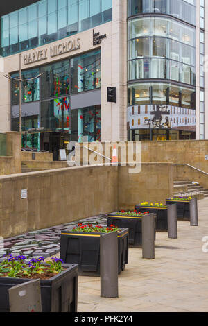 Magasin Harvey Nichols à New Cathedral Street, Manchester, Angleterre. Banque D'Images