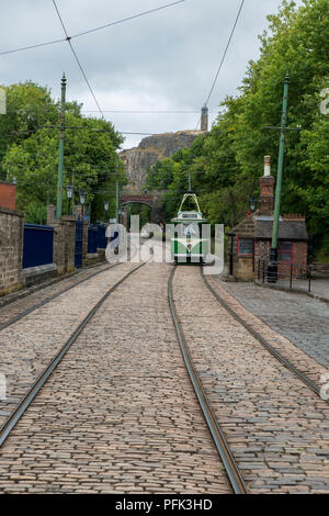 CoblesA Blackpool simple pont Tram 167 est sur la route à Crich Tramway Village Debyshire 19/08/2018 Banque D'Images