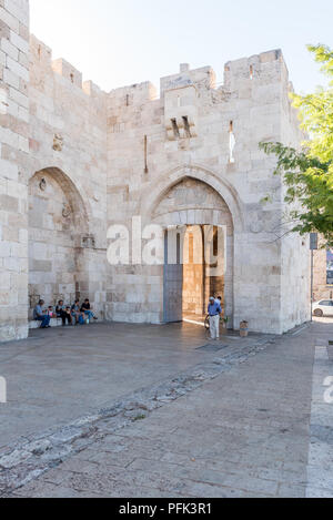 Jérusalem, Israël - 16 août 2018 : la porte de Jaffa, l'une des sept grandes portes ouvertes dans des murs de la vieille ville de Jérusalem Banque D'Images