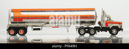 Jouet camion essence Banque D'Images